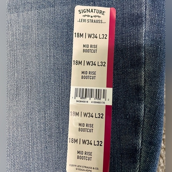 Brand new Signature Levi Strass mid rise boot cut size 18 nice stretch very cute - Picture 10 of 10